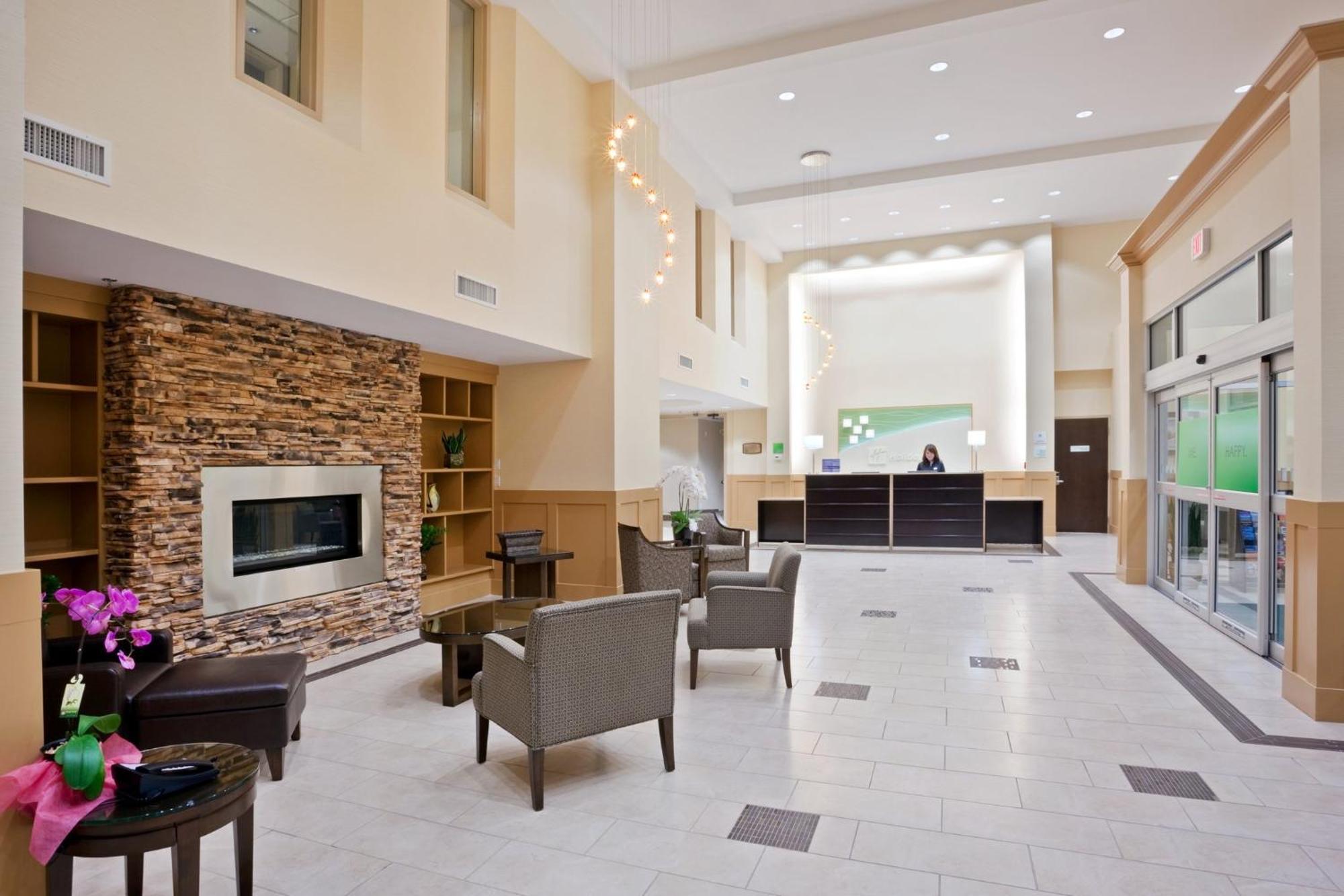 Holiday Inn Hotel & Suites Surrey East - Cloverdale By Ihg Exterior foto